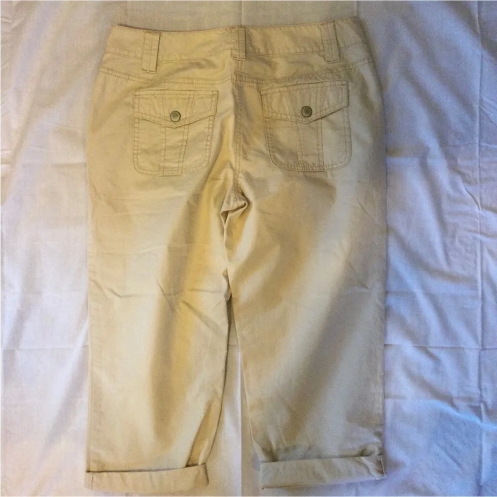 Ann Taylor Lindsey Kahki Capris Size 6